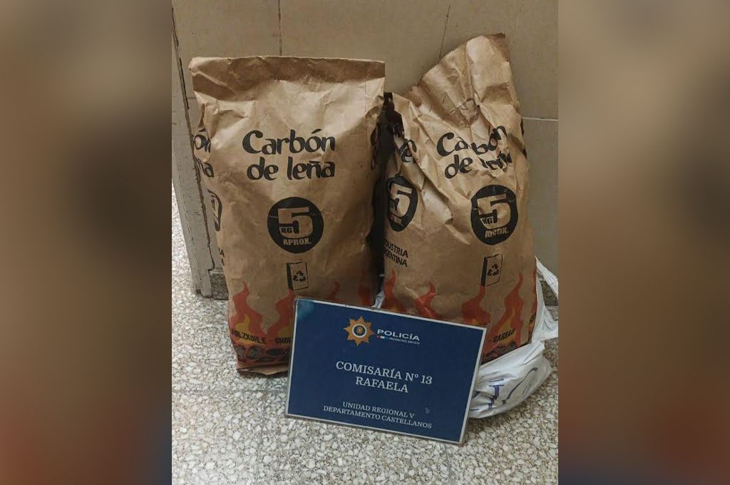Listo para el asado: sorprendieron a un menor con bolsas de carbón y terminó en la comisaría
