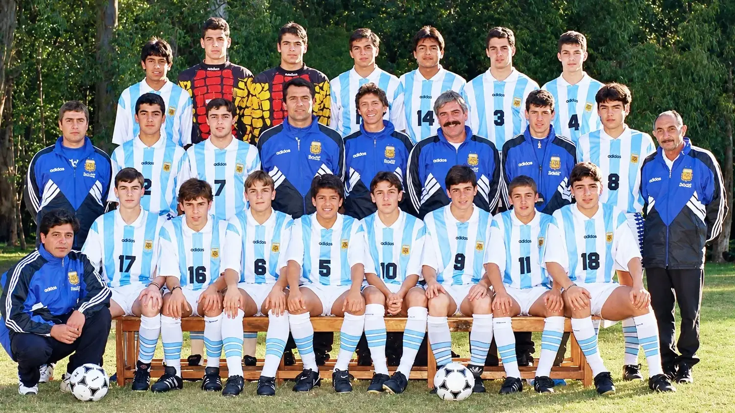 Plantel Sub-17 con algunos de los jugadores que estuvieron en Concordia. (Foto mejorada con IA)