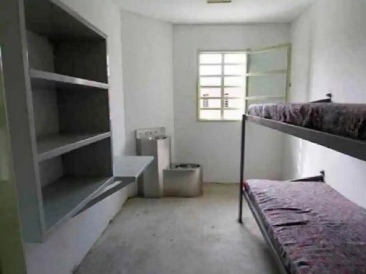 Bouwer: un preso irá a juicio por intentar matar a otro clavándole un vidrio en el cuello