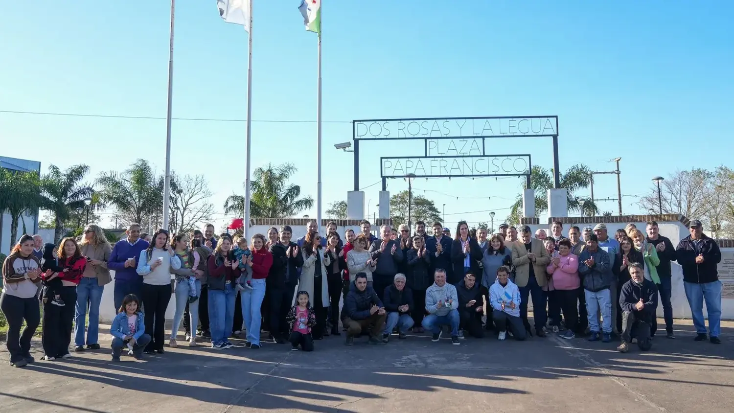 Pullaro entregó 24 viviendas en Suardi y destacó la inversión provincial en obra pública