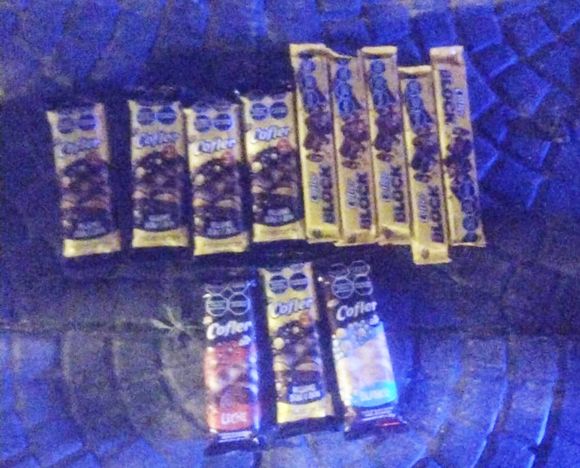 Un hombre detenido en flagrancia con golosinas robadas en un comercio