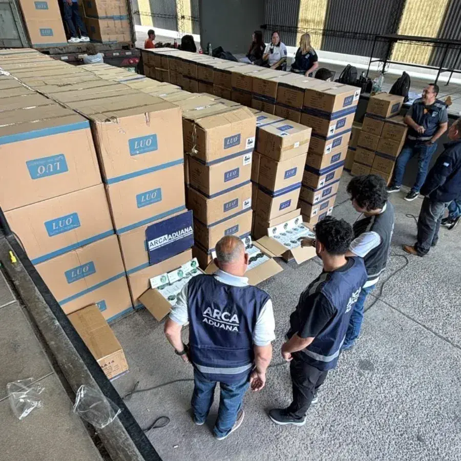 ARCA secuestró 15.000 relojes inteligentes valuados en $450 millones en el Puente Salto Grande