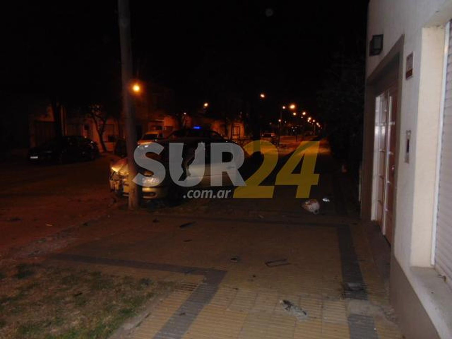 Fuerte choque a la madrugada con una joven lesionada