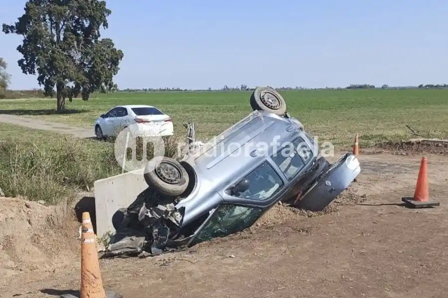 Se salvó de milagro: impresionante vuelco de un auto en ruta 70