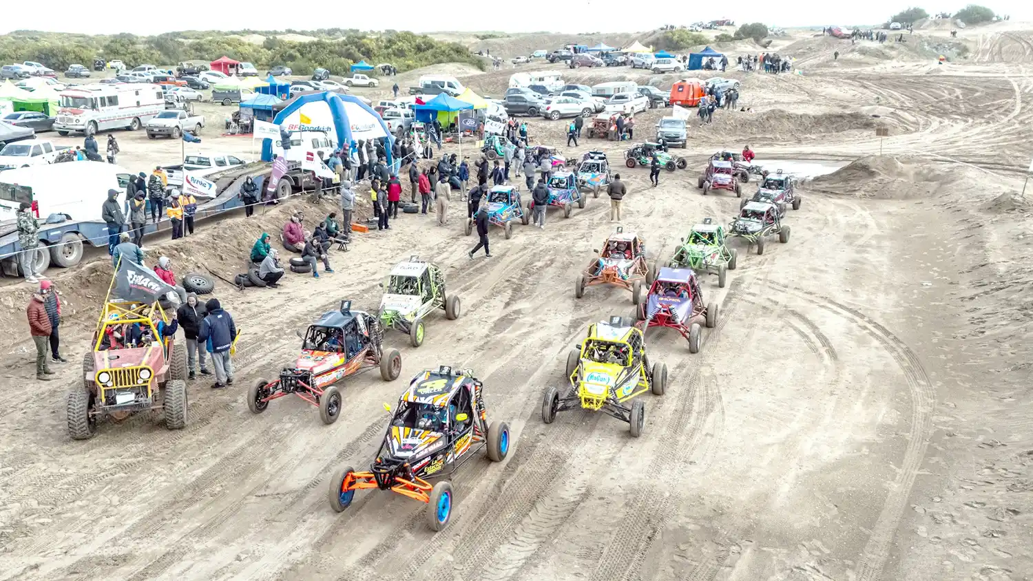 Categoría concurrida. Los Areneros 1300 a punto de largar
