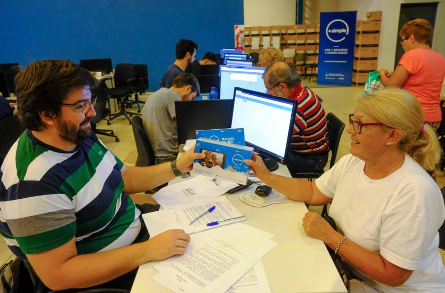 Continúa el cronograma de entrega de tablets a jubilados