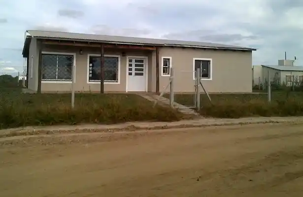 Le forzaron una reja y se llevaron dinero y ropa: habría sido un vecino 