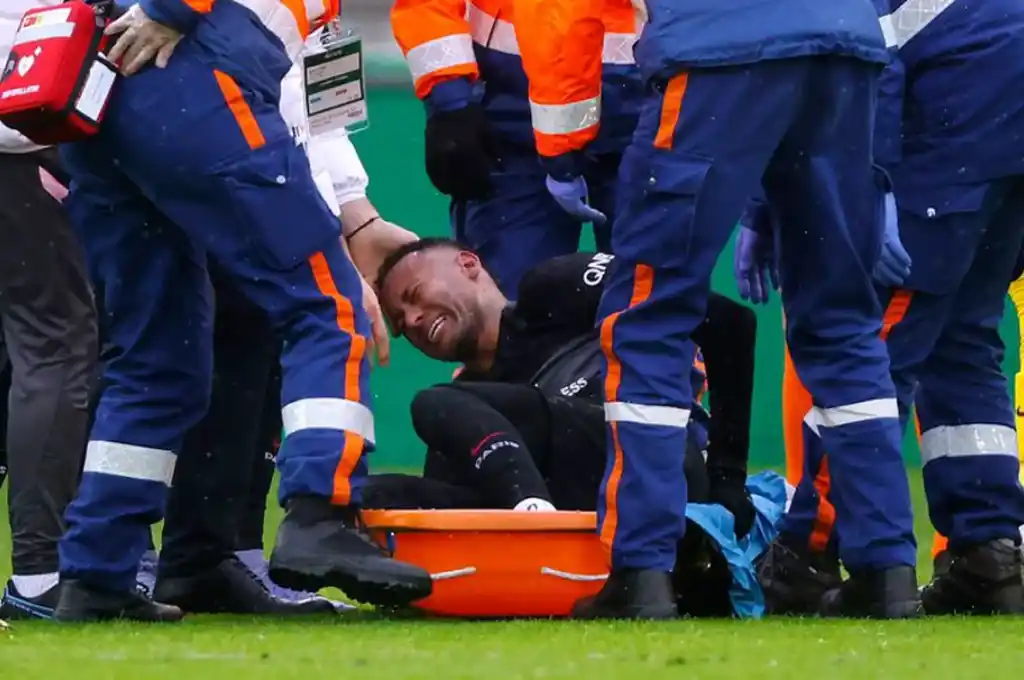 Neymar sufrió un esguince de tobillo con lesión de ligamentos