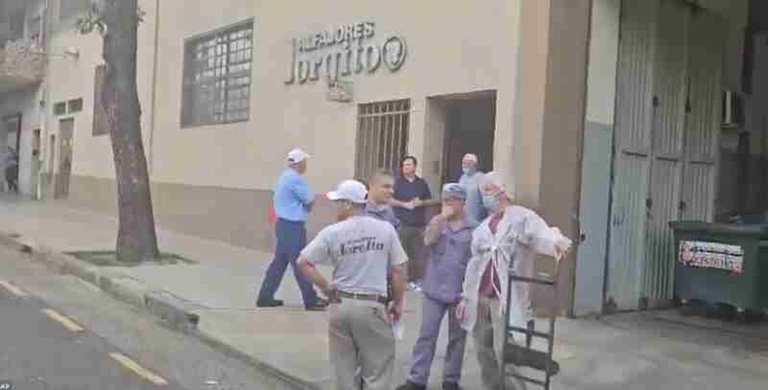 Se incendió un sector de la fábrica de alfajores Jorgito