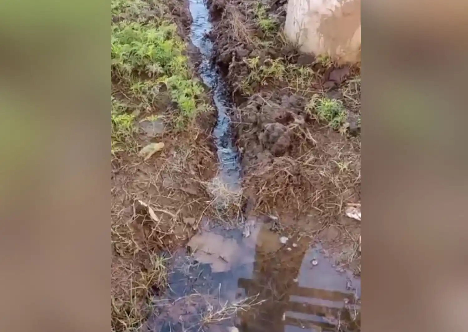 Calle San Martín: reportan por una pérdida de agua