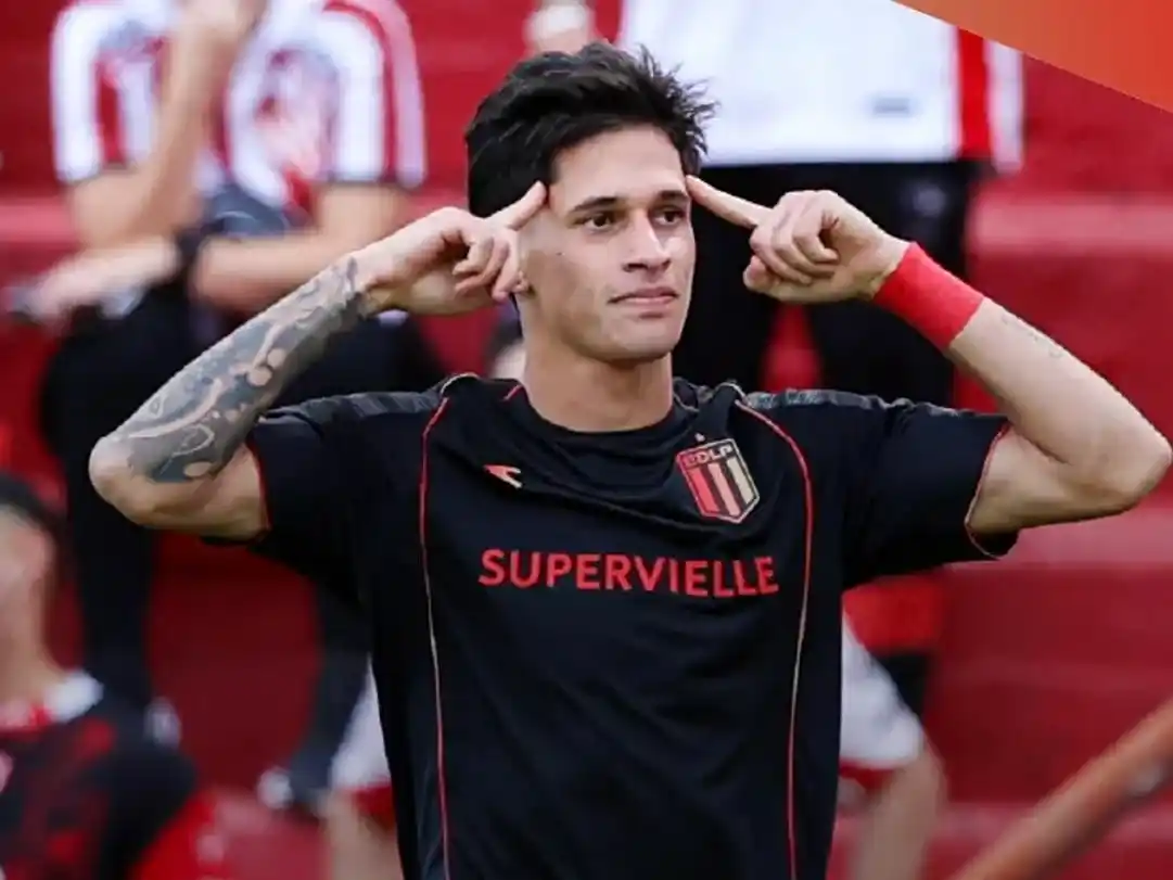 Aguirre festeja el único gol del partido.