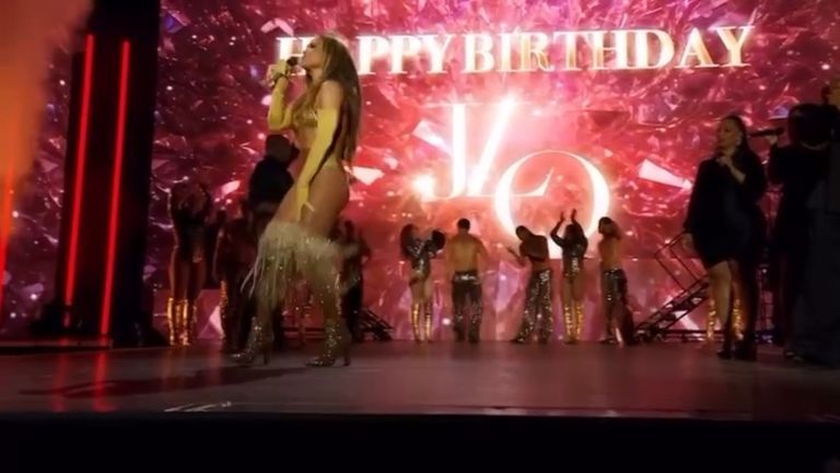 "JLO" en su concierto del viernes por la noche en Varsovia, Polonia.