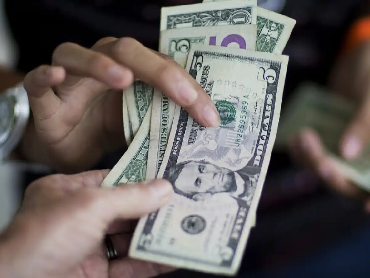 Empleados de empresas que reciban el ATP no podrán comprar dólar ahorro