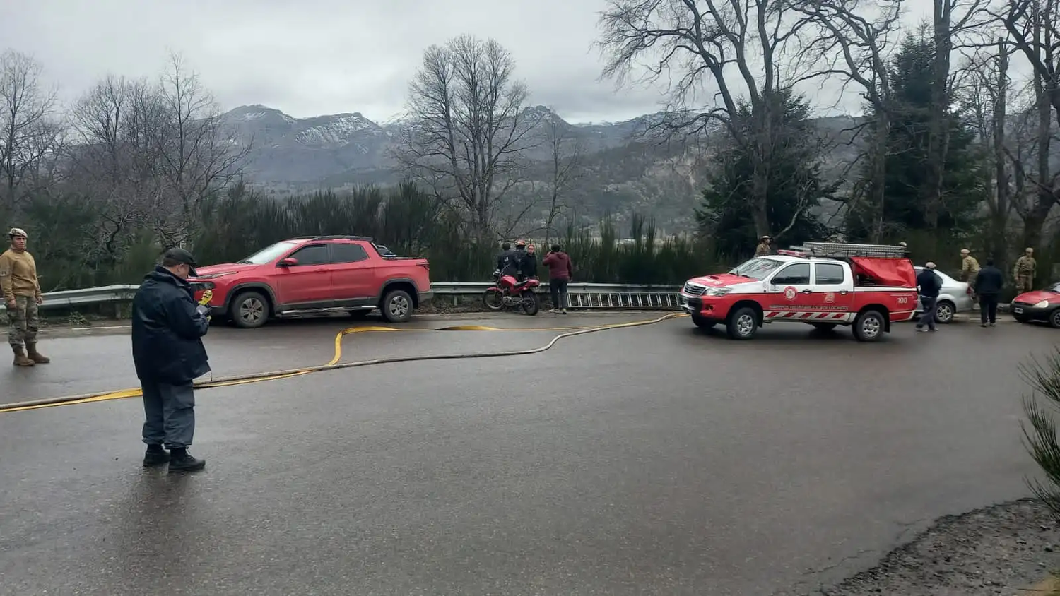 El camión cayó desde una altura de 10 o 12 metros (Fotos RSM)