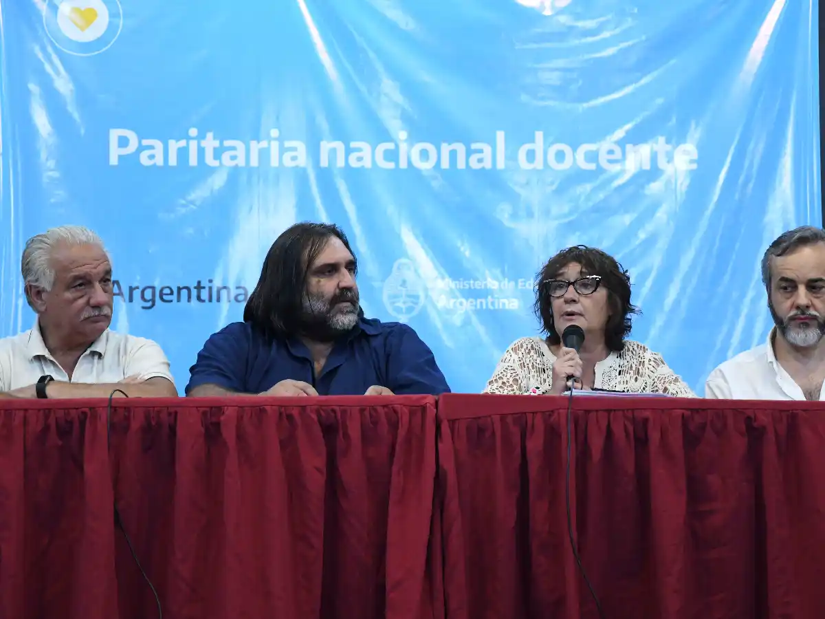 Elevan el salario inicial docente a $ 23 mil en todo el país