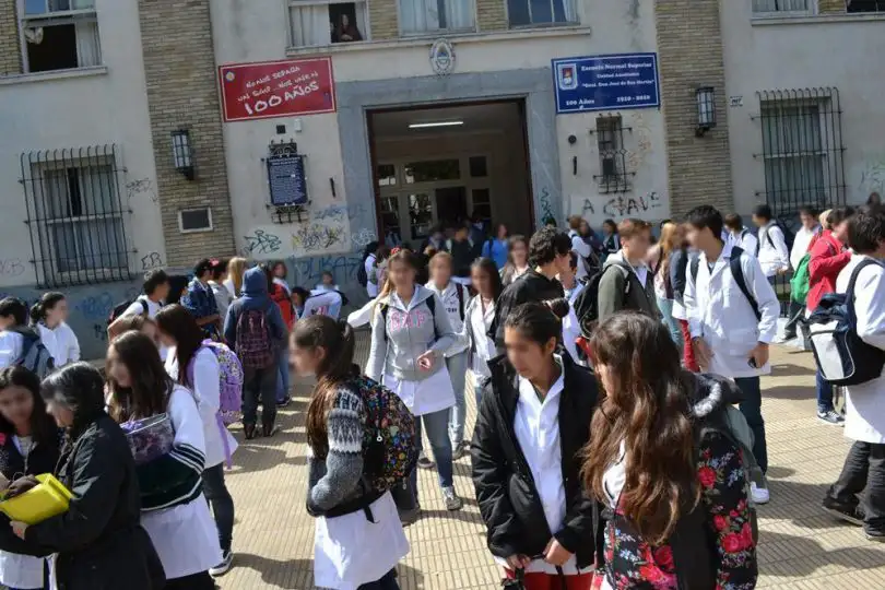 Más de 27 mil jóvenes asisten a los niveles obligatorios del sistema educativo local