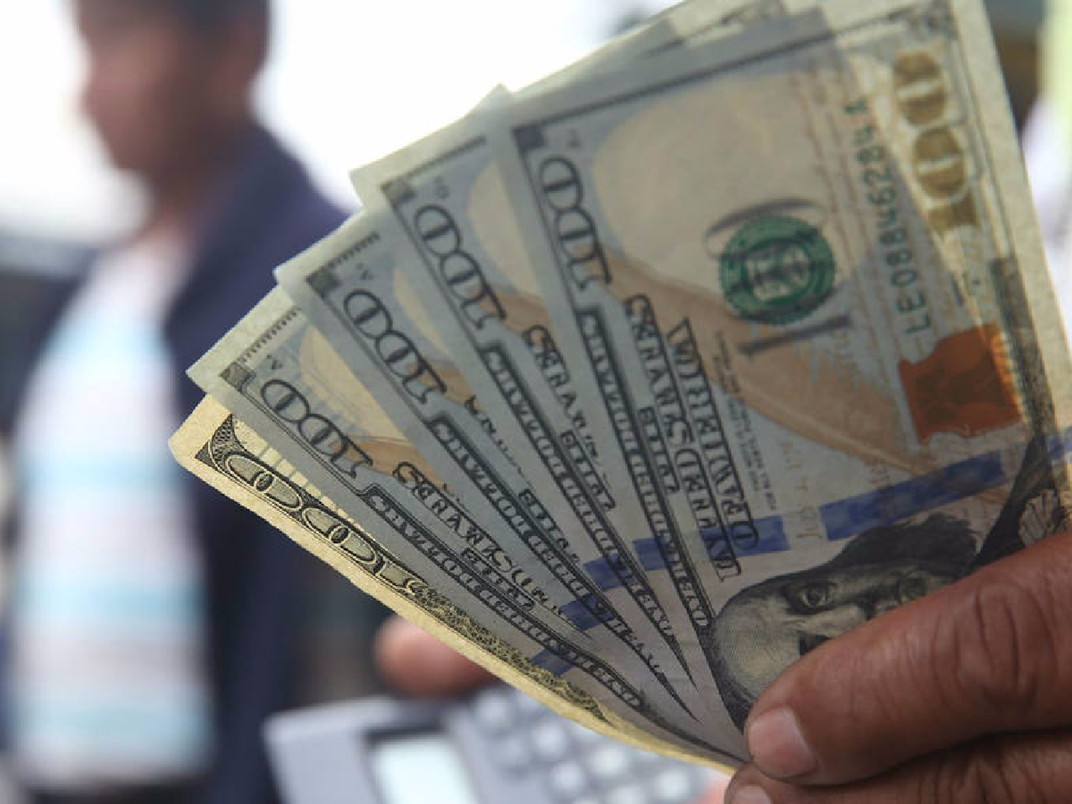 El dólar arrancó marzo en alza y cerró en $ 40,70