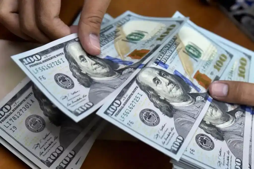 Escándalo por beneficiarios de planes sociales que compraron dólares: el fiscal Marijuan pidió el listado