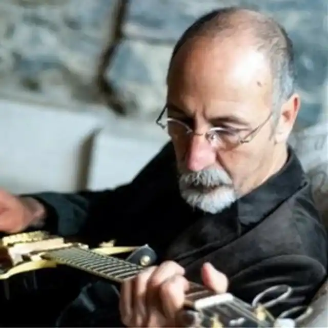 El músico Coie Granato, en guitarra, será uno de los artistas que dirá presente