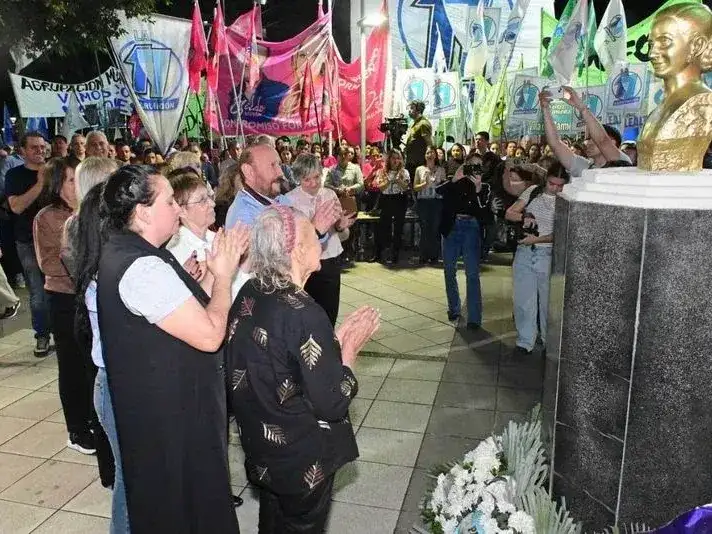 Insfrán encabezó el acto homenaje del 74.º
aniversario del paso a la inmortalidad de Evita