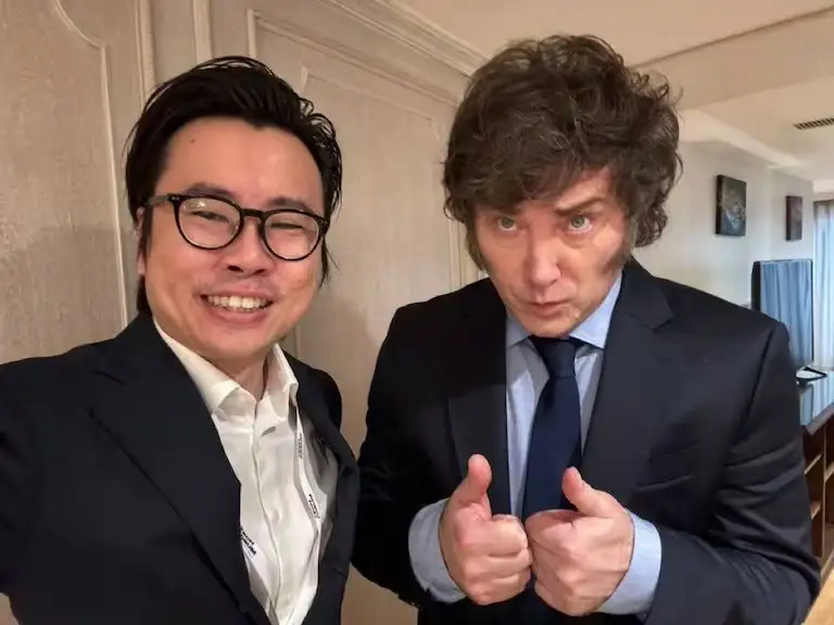 Quién es Julian Peh, el CEO de la empresa detrás de la memecoin $LIBRA que promovió Javier Milei