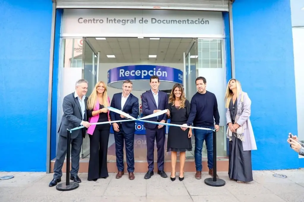 Junto a "Wado" De Pedro: Achával inauguró el primer Centro de Documentación Integral en Pilar 