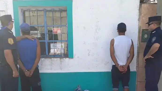 Los vieron robando, los denunciaron y los atraparon