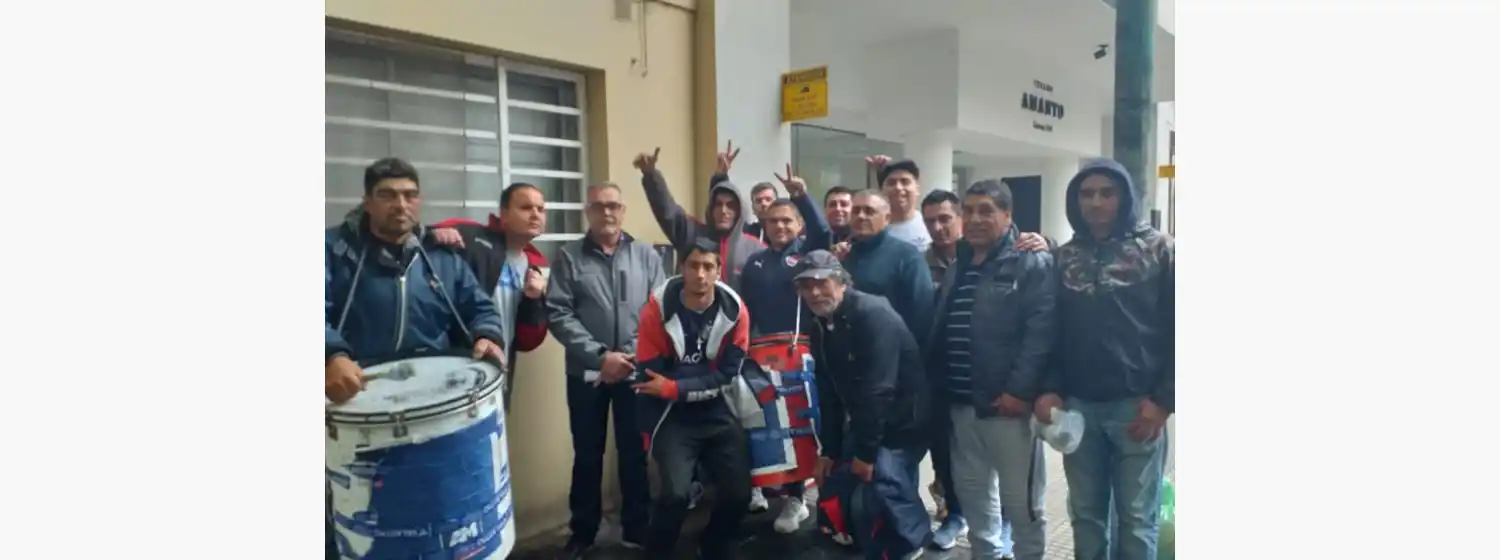 Puesteros de la playa pública de Mogotes exigen los permisos para trabajar