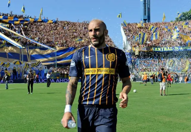 Amenazaron a Pinola por haber decidido dejar Rosario Central y pasar a River