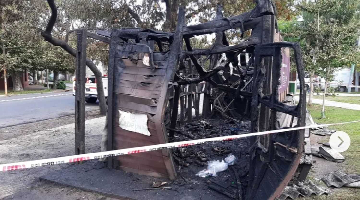 Quemaron otro Eco Punto de Quilmes: “Es un acto vandálico”, afirmó Mayra Mendoza