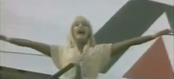 Tributo a Raffaella Carrà (1943-2021): aquél video con la flota de Alitalia