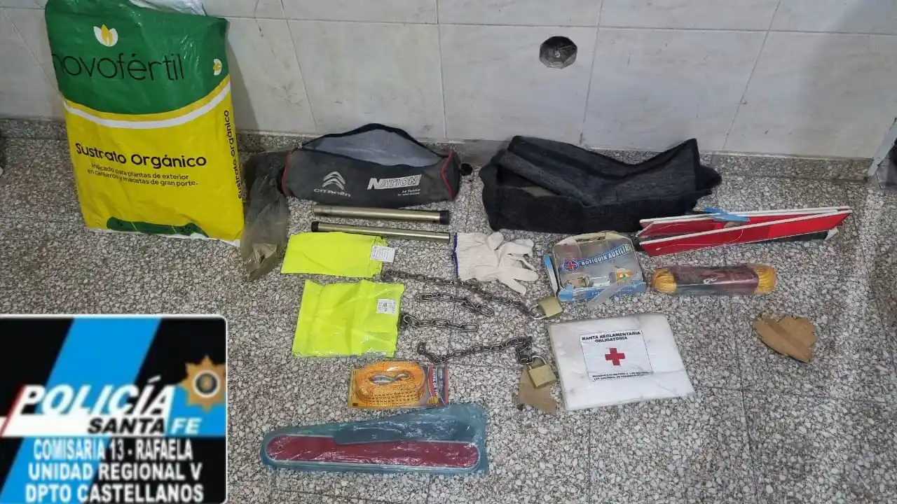 ¿Iban a auxiliar a un amigo? Atraparon a dos sujetos con un kit de seguridad vehicular robado