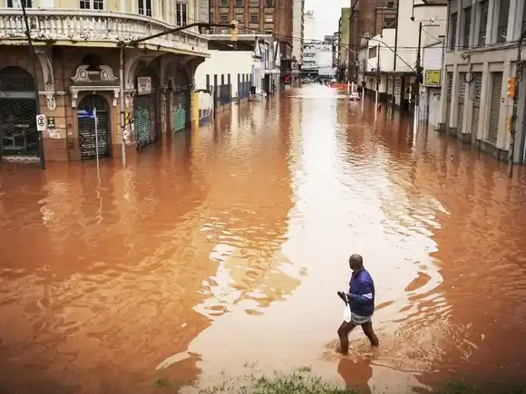 Ascienden a cinco los muertos por las inundaciones en el sur de Brasil