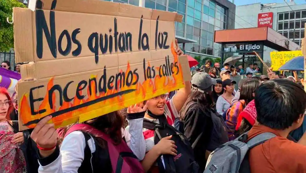 Recrudecen protestas contra Noboa en Quito por la crisis energética