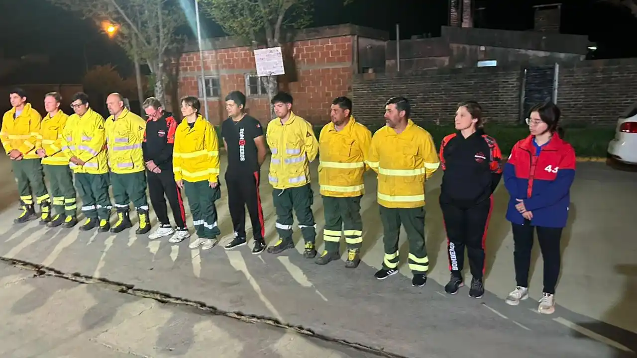 Los Bomberos Voluntarios de San Vicente celebraron los 40 años de su organización - 4