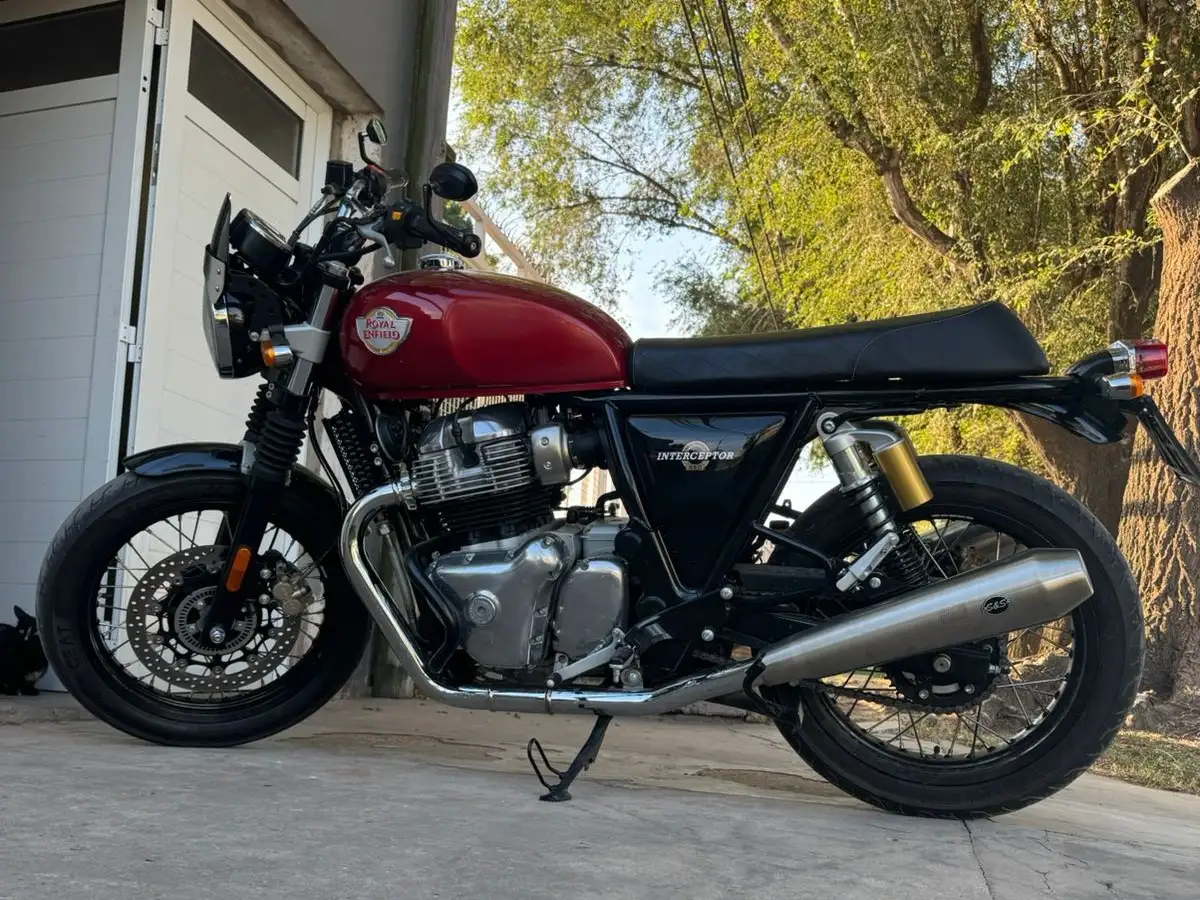 La moto robada es una Royal Enfield Interceptor 650 cc, patente A167IKR, adquirida hace un mes.