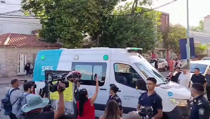 La ambulancia llegó alrededor de las 18:00 al Materno Infantil.