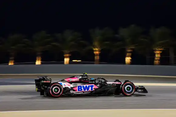 McLaren domina la primera jornada del GP de Baréin 2025 con Piastri y Norris al frente