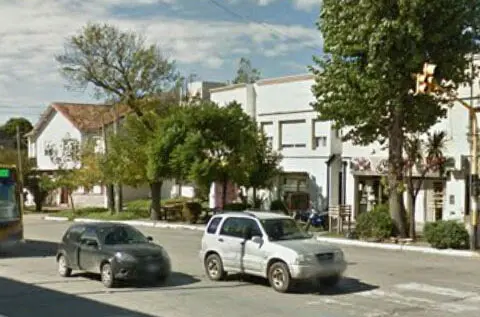 Por el balcón accedió al departamento y robó con una pareja en el interior