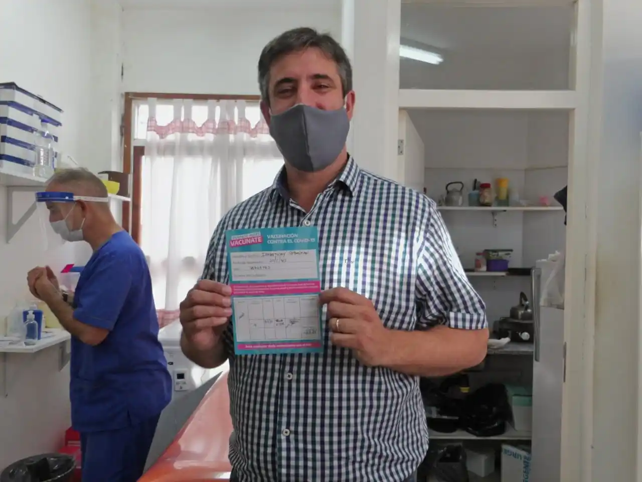 Intendente de General Alvarado se dio la Sputnik-V y citó al papa Francisco