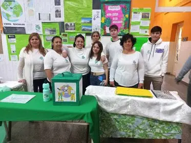 Muestra sobre el medioambiente en la secundaria de adultos 