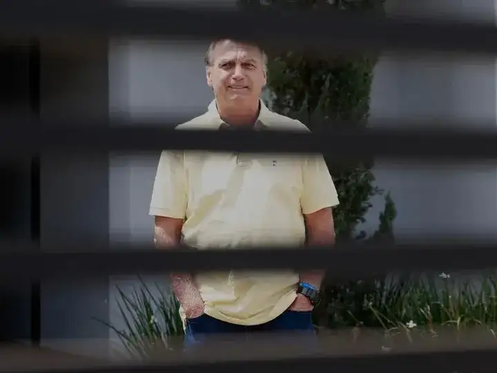 Prórroga indefinida para el arresto domiciliario de Bolsonaro en Brasil