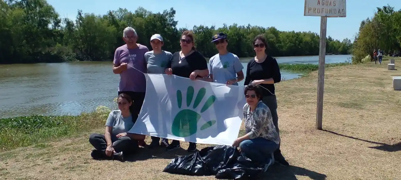 Santa Lucía ecológica participó del Censo de basura costera: “Las colillas de cigarrillos encabezan el ranking local todos los años”