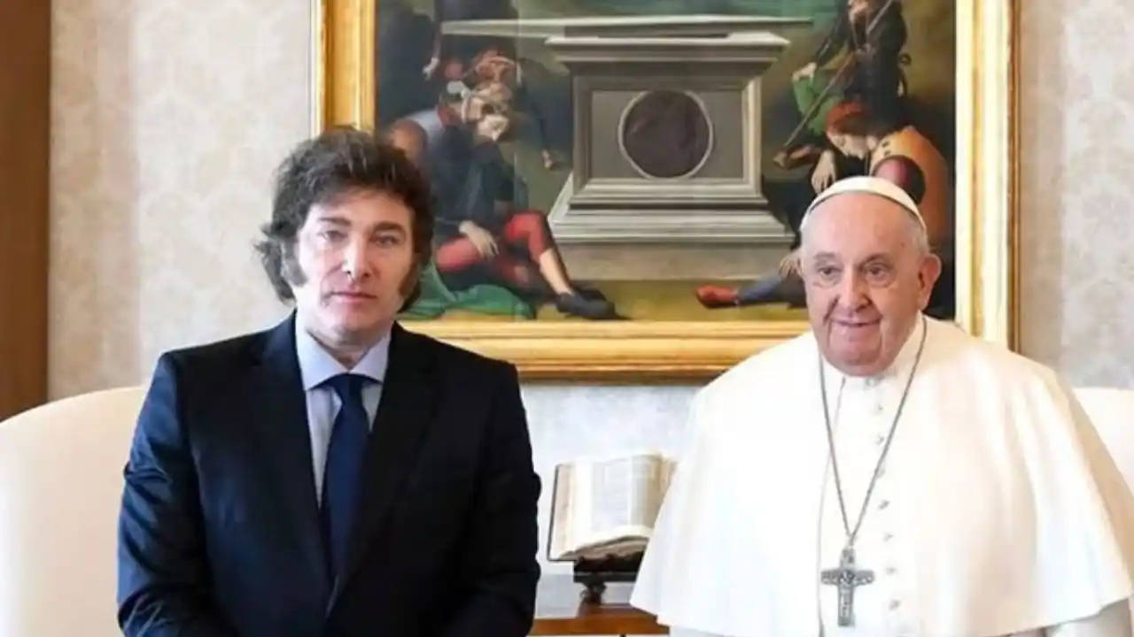 El Papa Francisco y Javier Milei.