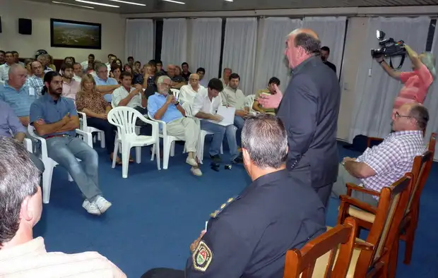 La comunidad planteó necesidades  a un jefe de la policía provincial