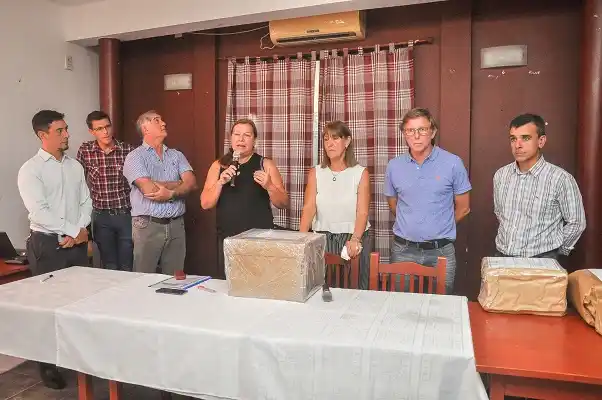 Se presentaron cuatro propuestas para pavimentar el acceso oeste a Carbó