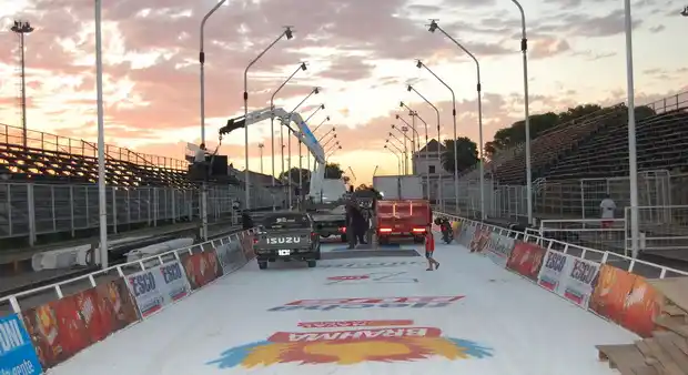 El Corsódromo se prepara para la primera noche de Carnaval