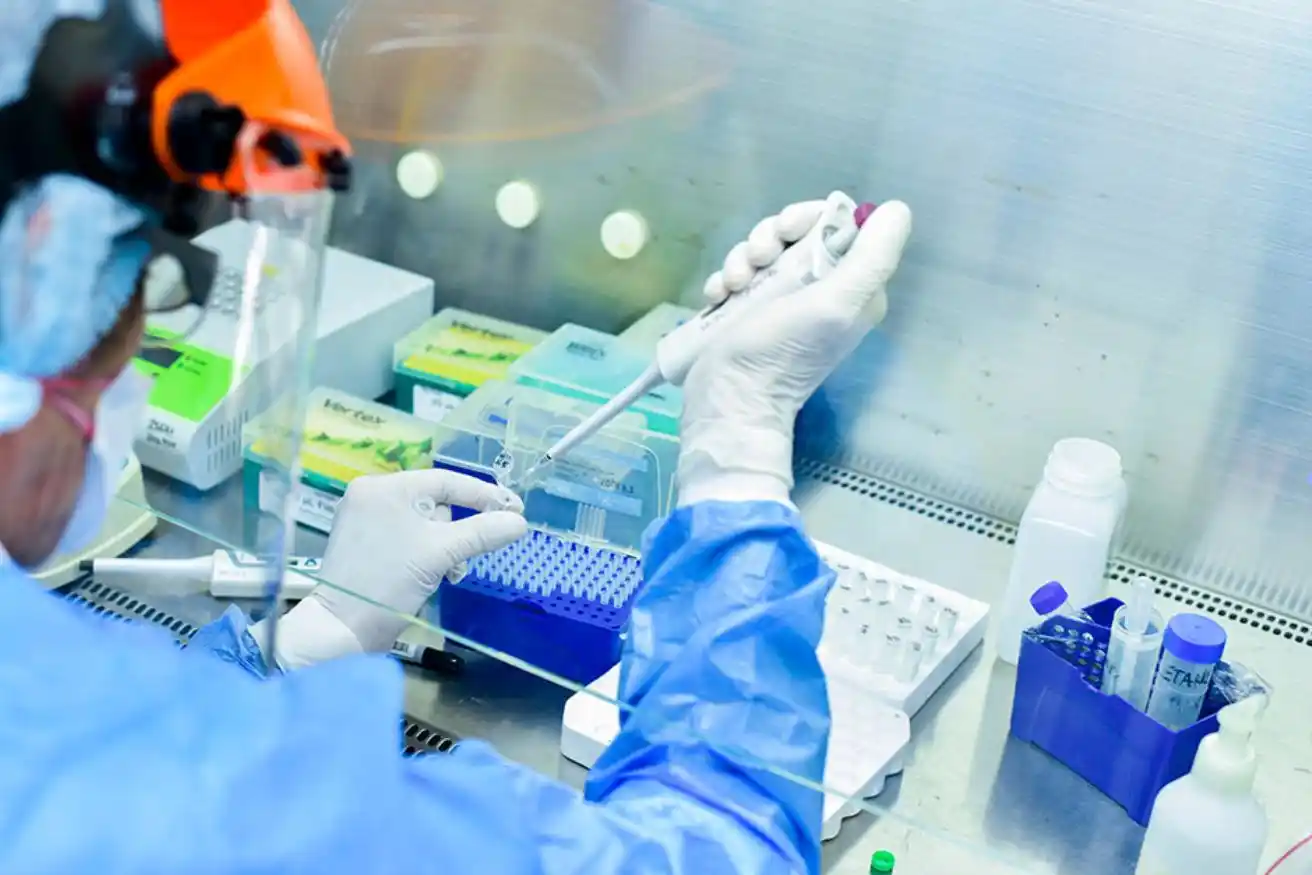 La provincia evalúa confirmar casos positivos sin la prueba de hisopado