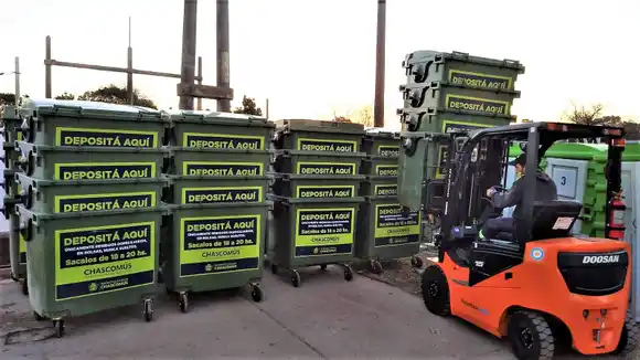 Comenzaron a llegar a Chascomús parte de los 200 nuevos contenedores de residuos