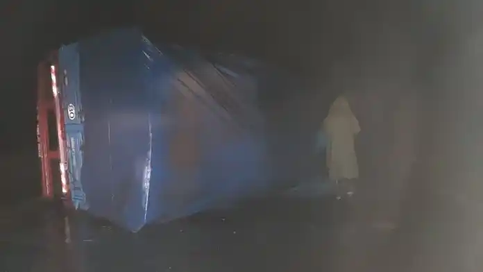 Volcó un camionero de Urdinarrain en la Ruta 12